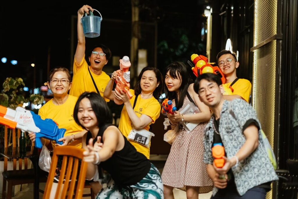 line album 2024412 maya water fight 250720 1 line album 2024412 maya water fight 250720 1